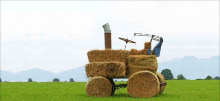 Трактор из сена