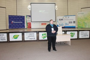 Андрей Попков выступает на открытии конференции